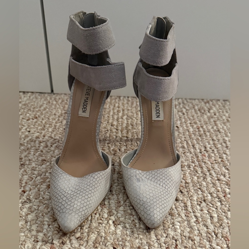 Steve Madden Gray Snakeskin Heels
